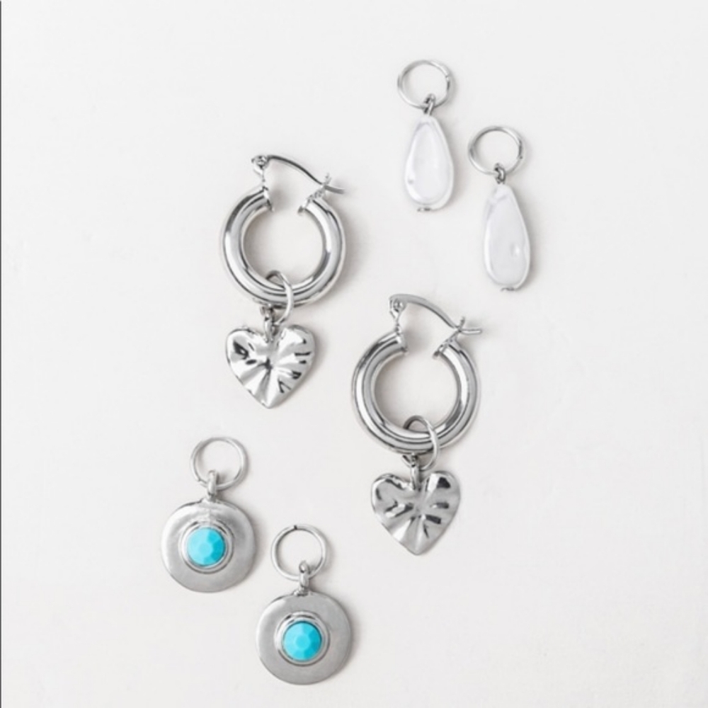 Nwt designer Plunder anabelle charm earrings set